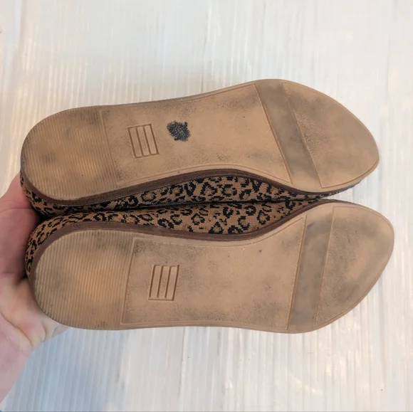 TOMS Women's Tan and Black Leopard Flats Size 6 - Picture 8 of 8